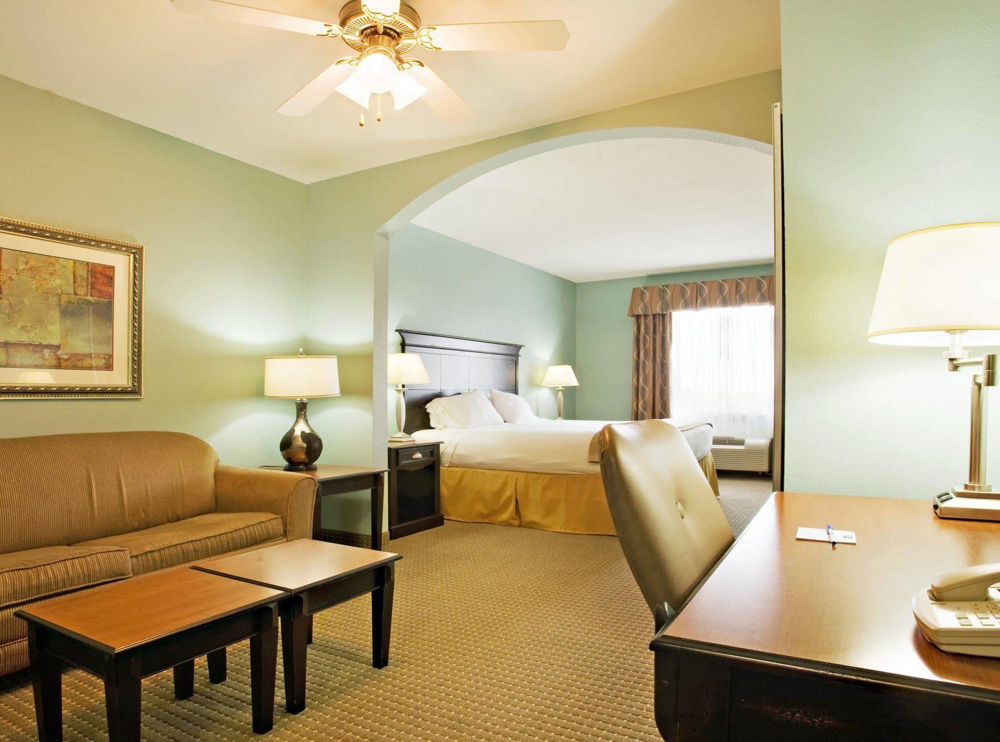 Holiday Inn Express Vernon College Area Highway 287 By Ihg Номер фото